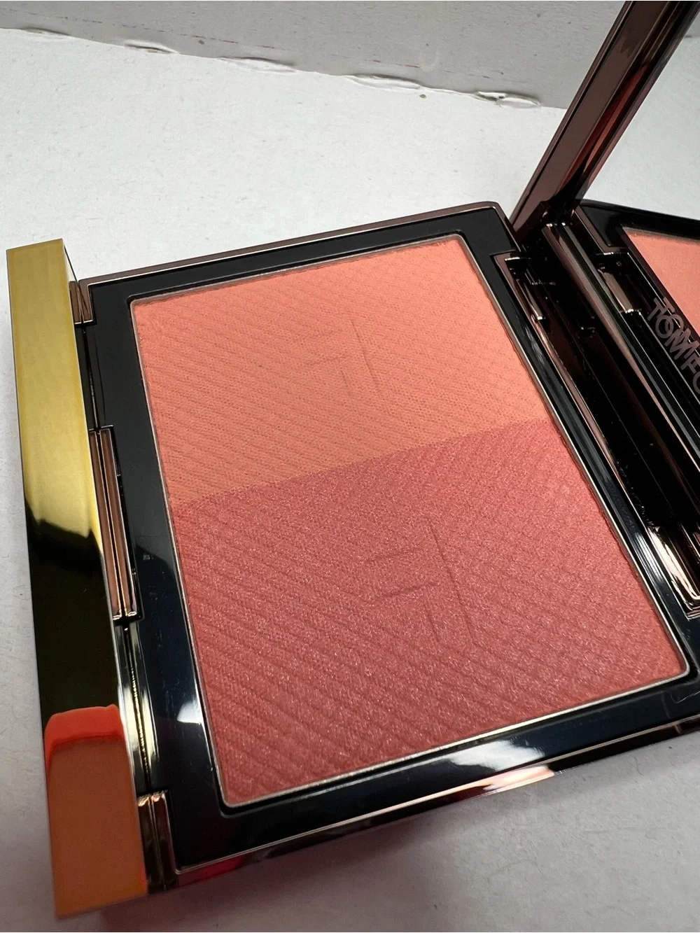 Discontinued TOM FORD Shade & Illuminate Blush Duo Palette in 05 Sundrunk